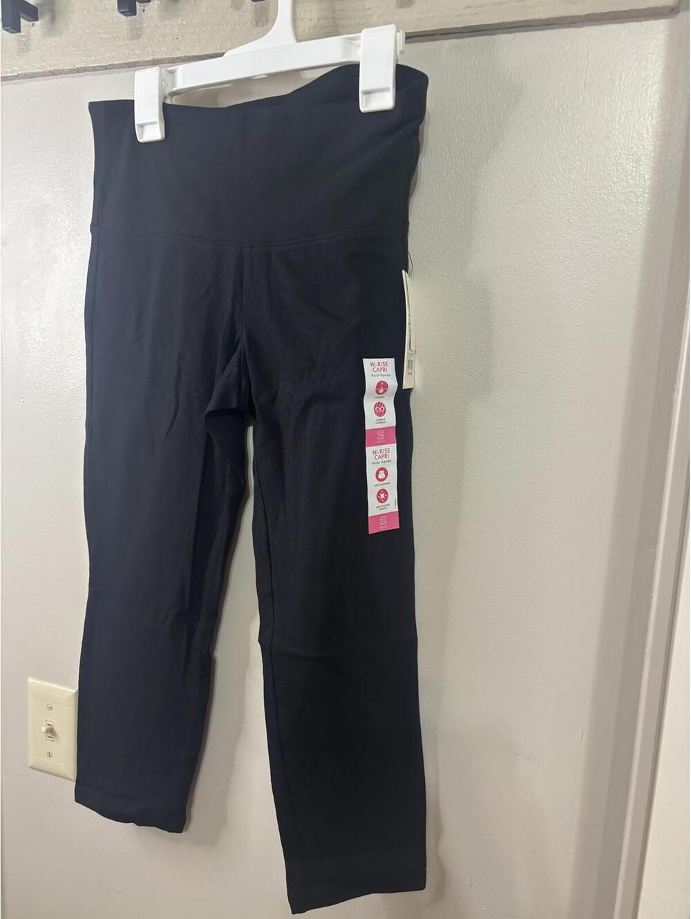 Utopia Women's Hi-Rise Capri Leggings - Black - Size Small